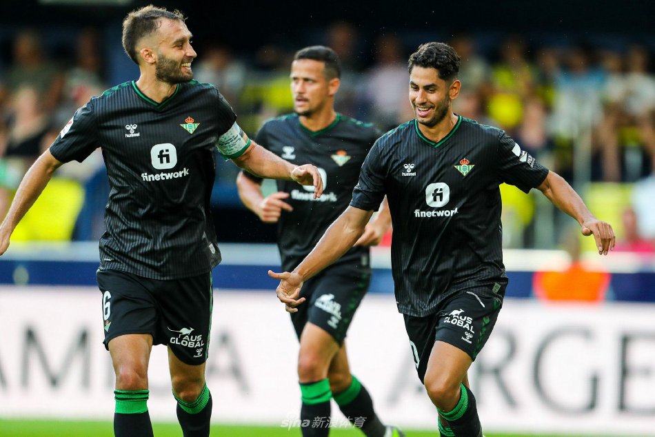 比赛初期立 比赛初期立